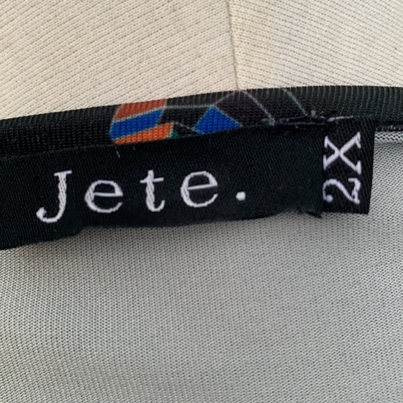 Jete abstract floral tunic top, size 2xl - Picture 4 of 5